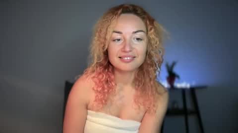 Snapshot of reddgirll chatting on March 1, 11:47 pm reddgirll online show from March 1, 11:47 pm