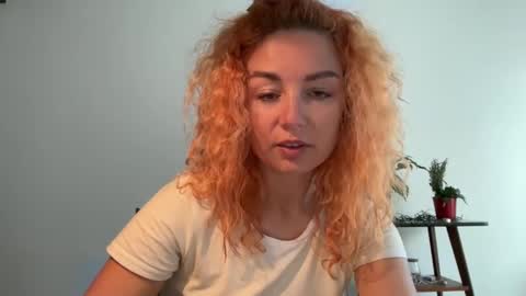 Snapshot of reddgirll chatting on February 25, 11:43 am reddgirll online show from February 25, 11:43 am