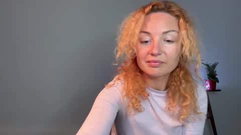 Snapshot of reddgirll chatting on March 3, 10:20 pm reddgirll online show from March 3, 10:20 pm