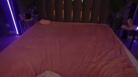 Snapshot of reddoll_ chatting on October 14, 2:25 am Lily online show from October 14, 2:25 am