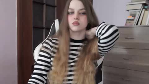 Lily online show from December 1, 2:53 am