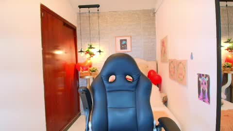 Snapshot of redhotter_ chatting on February 28, 8:07 pm Lili Lopez online show from February 28, 8:07 pm