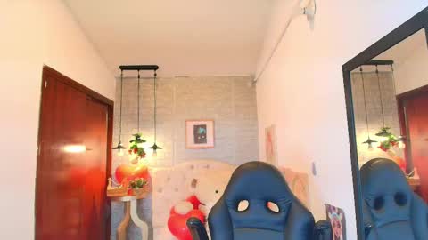 Snapshot of redhotter_ chatting on February 22, 11:13 pm Lili Lopez online show from February 22, 11:13 pm