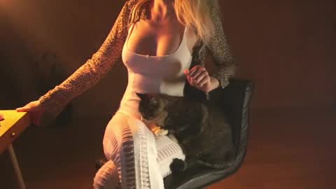 Red online show from March 8, 9:29 pm