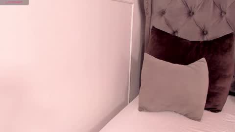 Snapshot of regina_noctixx chatting on October 18, 10:03 pm Regina online show from October 18, 10:03 pm
