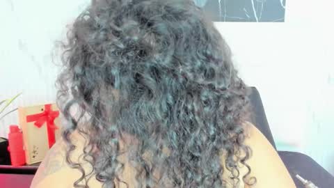 reginavegaa online show from February 11, 11:47 am