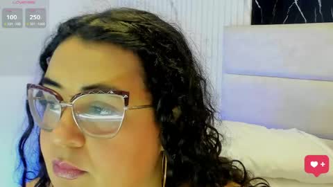 reginavegaa online show from June 2, 11:34 am