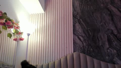 reginavegaa online show from March 6, 6:05 pm