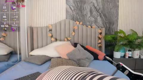 reginavegaa online show from March 4, 12:01 pm