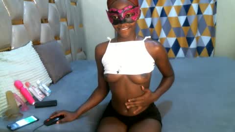 remmyqueen online show from May 17, 8:51 pm