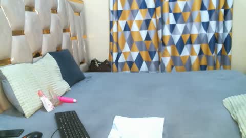 remmyqueen online show from February 18, 7:02 pm