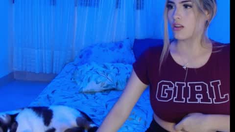 Snapshot of renata_gomez03 chatting on December 3, 11:29 pm S T A C Y online show from December 3, 11:29 pm