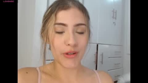 Snapshot of renata_gomez03 chatting on March 11, 6:08 am S T A C Y online show from March 11, 6:08 am