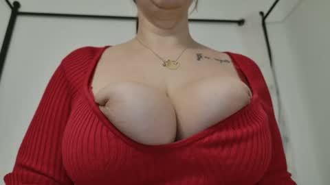 Snapshot of renattabigboobs chatting on February 24, 4:27 am Renatta online show from February 24, 4:27 am