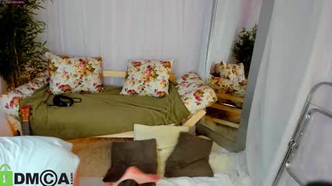 Snapshot of rene_shine chatting on October 18, 9:24 am rene_shine online show from October 18, 9:24 am
