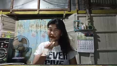 Evelyn online show from May 17, 1:53 pm