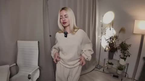 Laura online show from October 20, 11:04 am