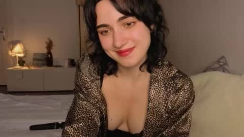 Ewiwi online show from November 5, 5:37 pm