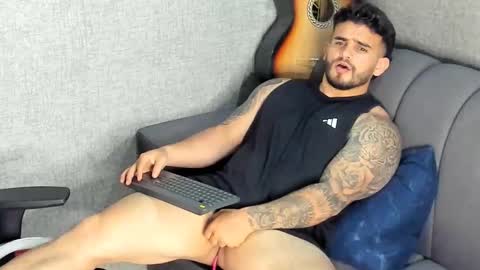 ricardogonzalez666 online show from September 24, 12:39 am