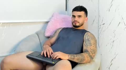 ricardogonzalez666 online show from January 18, 11:25 pm