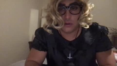 Katieabsissy online show from December 6, 7:04 am