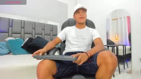 Ricky  online show from November 21, 8:51 pm