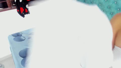 Rihanna hotx online show from December 15, 3:35 am