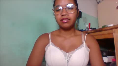 rinah856024 online show from May 7, 4:52 am