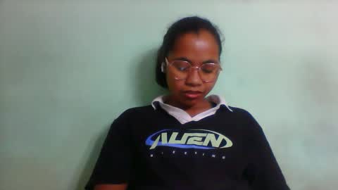 rinah856024 online show from May 24, 4:24 pm