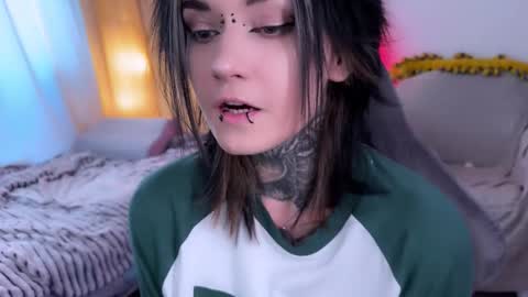   DianaBrite            fansl y online show from March 11, 12:19 pm