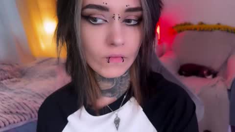   DianaBrite            fansl y online show from March 16, 1:04 pm