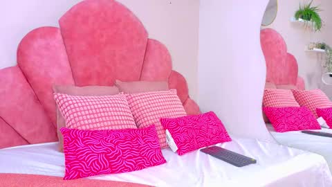 RIRI  online show from September 12, 8:11 pm