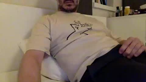 Snapshot of roadbikerider chatting on February 9, 7:19 pm 20cm online show from February 9, 7:19 pm