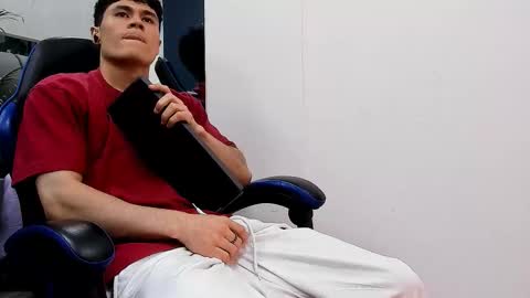 Snapshot of roan_birkin chatting on October 6, 7:31 pm Roan Birkin online show from October 6, 7:31 pm