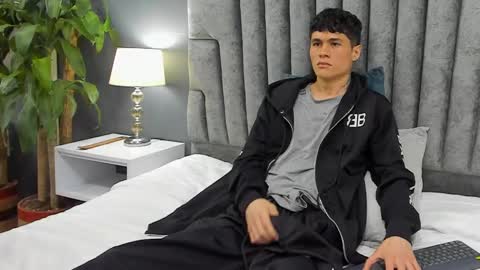 Snapshot of roan_birkin chatting on February 27, 2:03 am Roan Birkin online show from February 27, 2:03 am