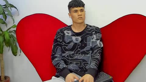 Snapshot of roan_birkin chatting on March 9, 7:26 pm Roan Birkin online show from March 9, 7:26 pm
