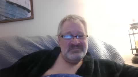 rob872217 online show from April 4, 5:14 am