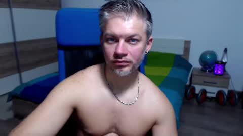 Snapshot of robbyshawz chatting on October 15, 10:27 am robbyshawz online show from October 15, 10:27 am
