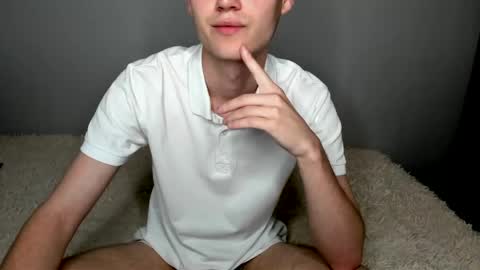 robert10211 online show from May 28, 9:07 am