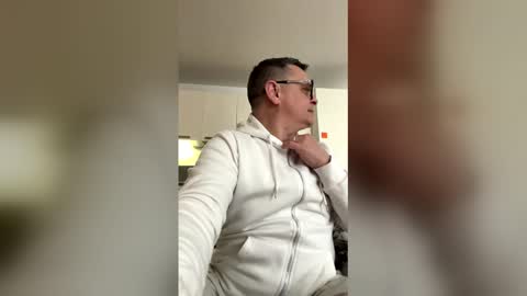 robert_tino online show from February 8, 10:08 am