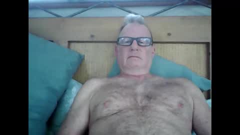 robo0000 online show from December 1, 4:27 pm