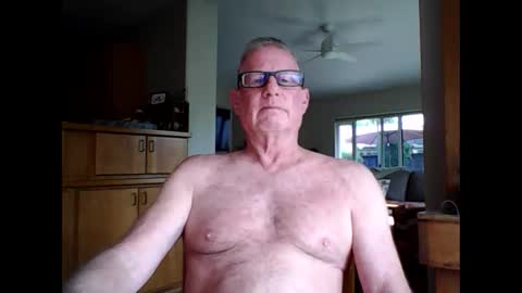 robo0000 online show from June 2, 2:52 pm