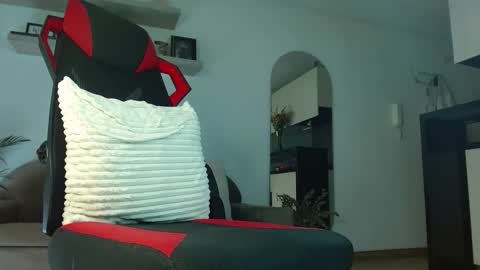 Snapshot of roby_millerr chatting on October 20, 5:29 pm roby_millerr online show from October 20, 5:29 pm