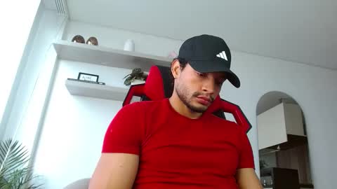 Snapshot of roby_millerr chatting on October 11, 7:06 pm roby_millerr online show from October 11, 7:06 pm
