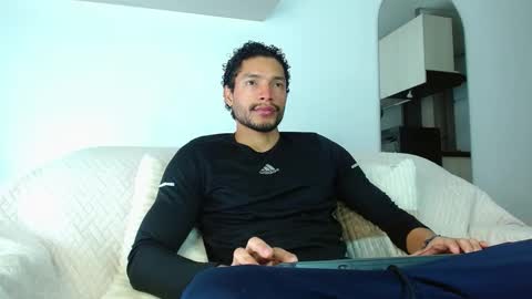 Snapshot of roby_millerr chatting on October 10, 2:23 pm roby_millerr online show from October 10, 2:23 pm