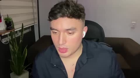 ROBYN online show from February 24, 2:14 am