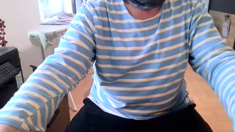 Snapshot of rolandloser1000 chatting on January 5, 9:59 am rolandloser1000 online show from January 5, 9:59 am