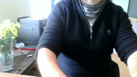 Snapshot of rolandloser1000 chatting on February 24, 8:27 am rolandloser1000 online show from February 24, 8:27 am