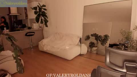 Valery Roldans online show from November 26, 3:59 am