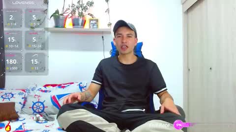 rolos_hot32 online show from October 31, 8:09 pm